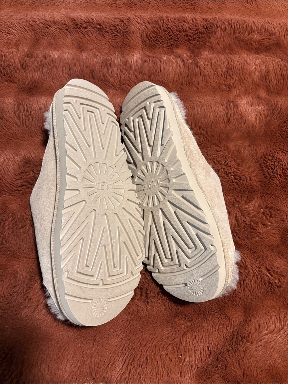 UGG Women’s Open-Toe Shearling Slide - Beige - Picture 2 of 4